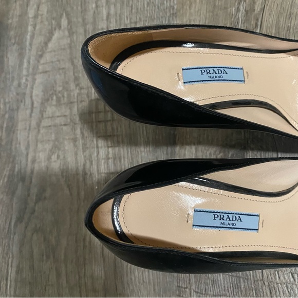 Prada Black Patent Leather Rounded Toe Pumps Size 37 1/2 - Picture 5 of 16